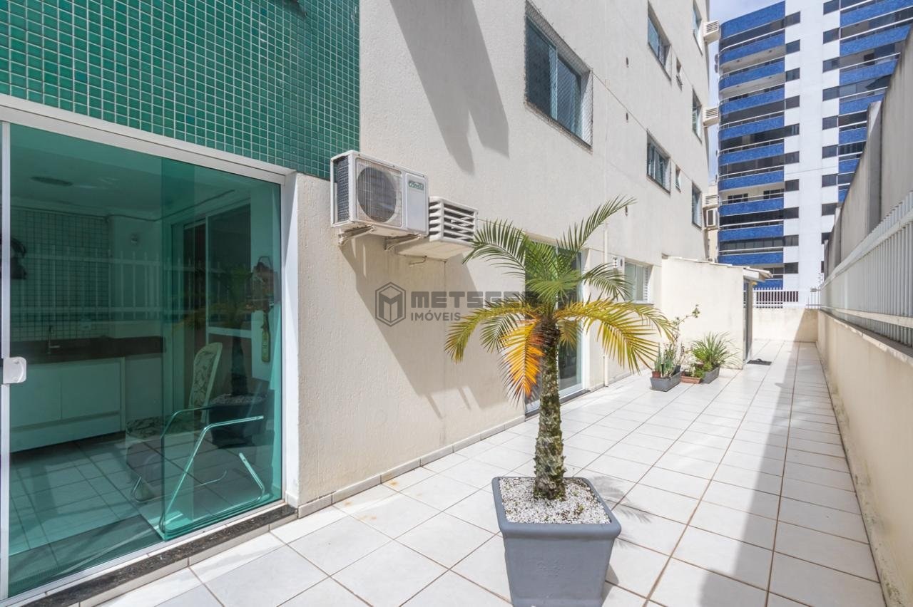 Apartamento Edif Ilma , Balneário Camboriú 2 suítes , 1 lavabo, 2 vagas de garagem, uma e uma excelente área externa.