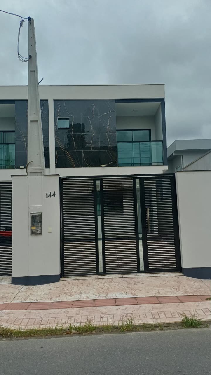 Sobrado Novo com 3 Suítes e 2 Vagas à Venda no Rio Pequeno – Camboriú