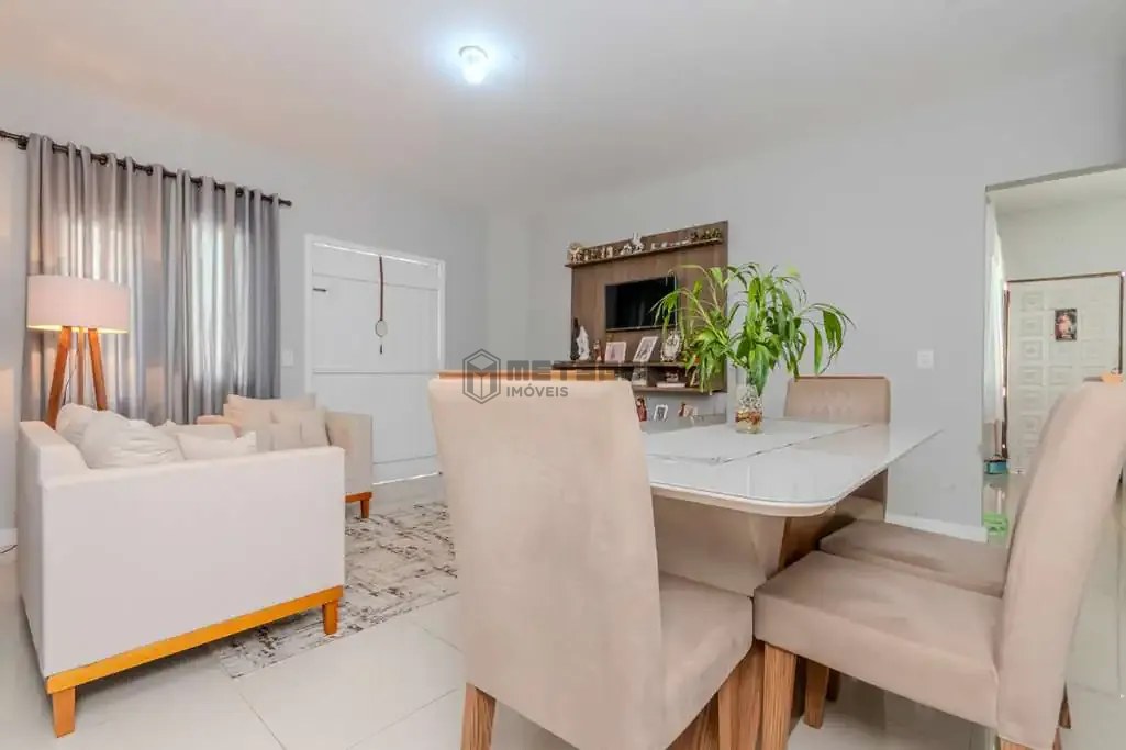 CASA AMPLA COM TERRENO ESPAÇOSO EM AREIAS – CONFORTO E ÓTIMA LOCALIZAÇÃO!