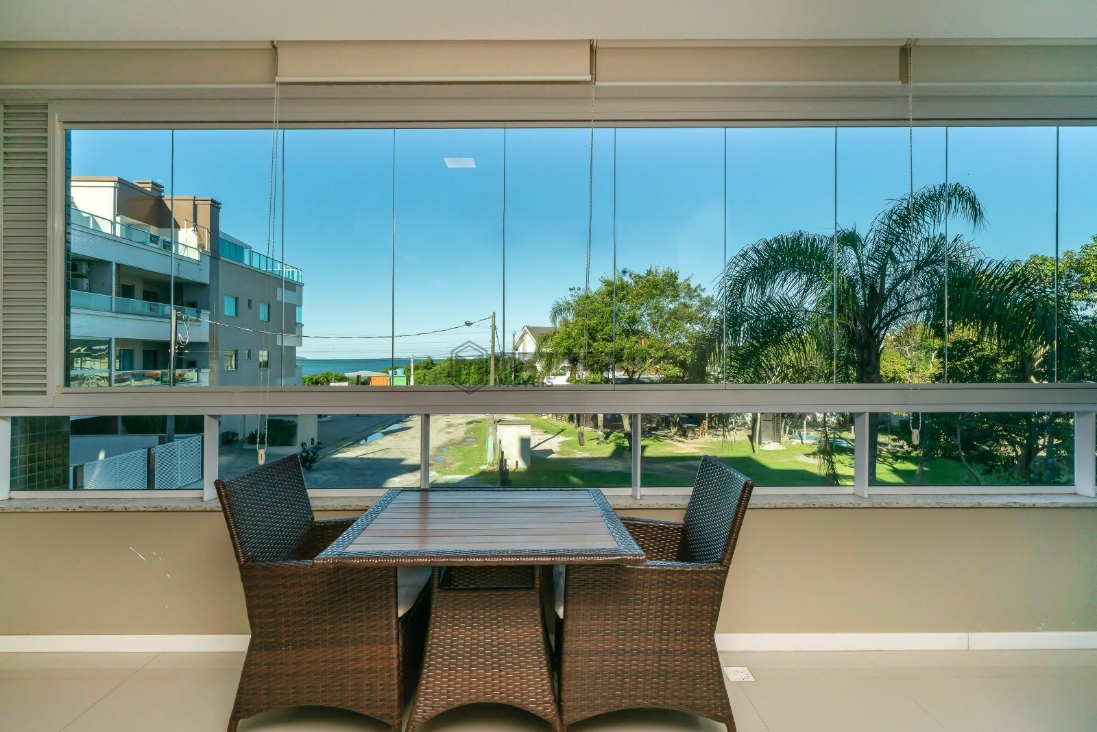 APARTAMENTO MOBILIADO A 150 METROS DO MAR EM MARISCAL – BOMBINHAS/SC