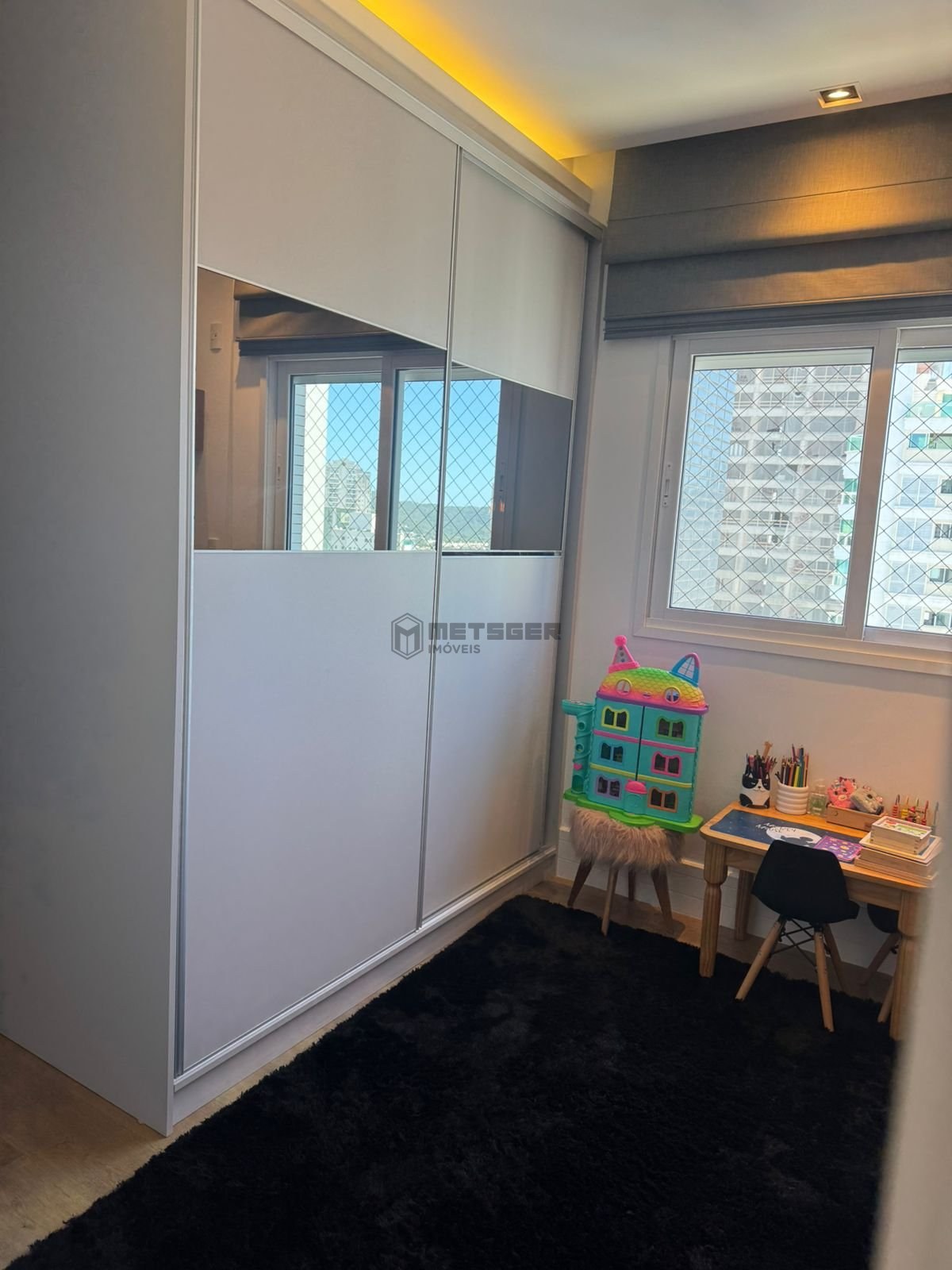 Apartamento Edif Ville Del Acqua em Balneário Camboriú com 3 suítes, 1 lavabo, 3 vagas e com vista para o mar.
