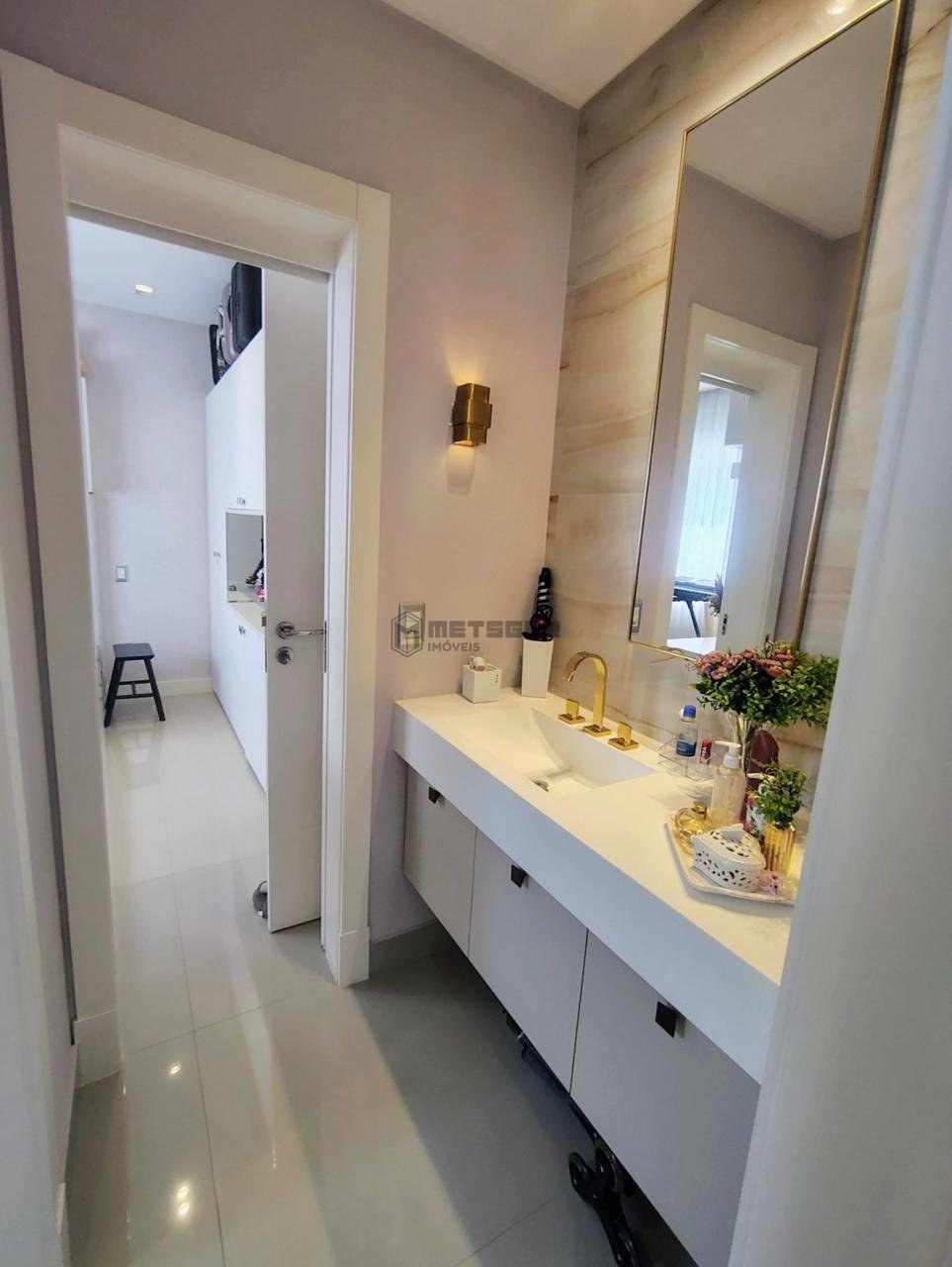 Apartamento Edif Sistina Tower, em Balneário Camboriú2 suítes , 4 dormitórios, 4 banheiros