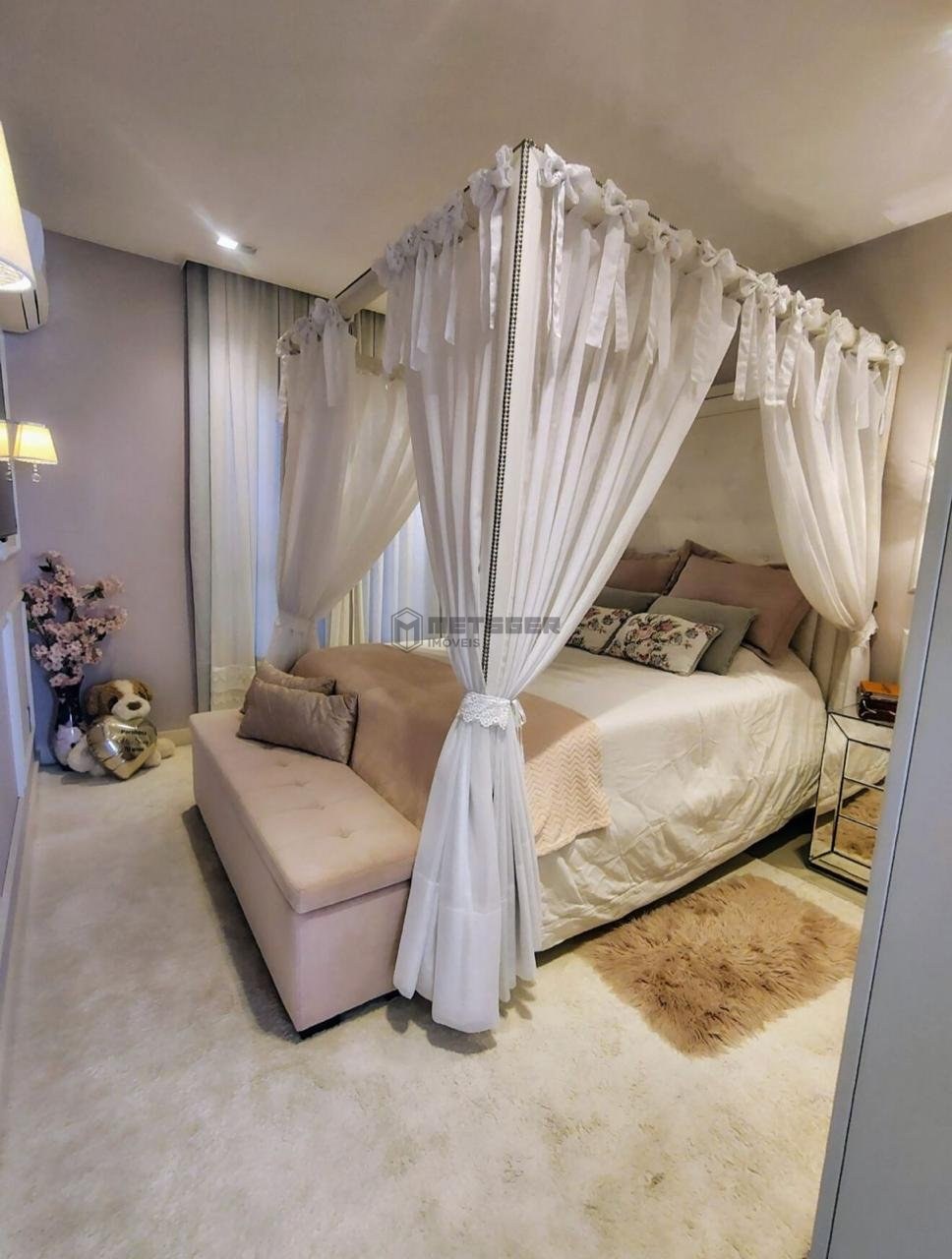 Apartamento Edif Sistina Tower, em Balneário Camboriú2 suítes , 4 dormitórios, 4 banheiros