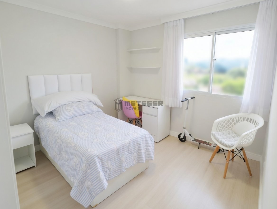 APARTAMENTO REFORMADO, MOBILIADO E A 200 M DA PRAIA CENTRAL DE BALNEÁRIO CAMBORIÚ