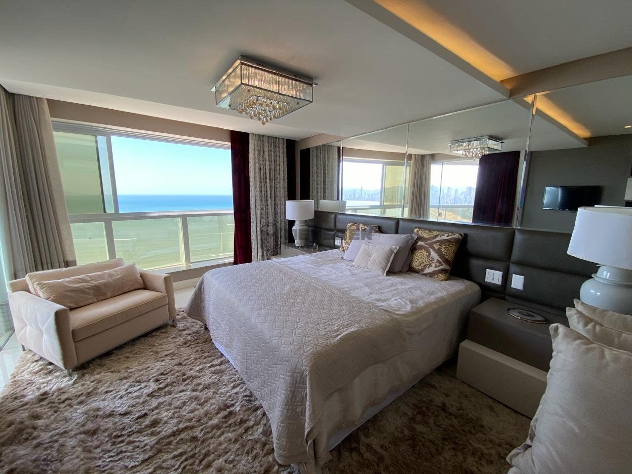 Apartamento Duplex, frente Mar em Balneário Camboriú, 6 suítes