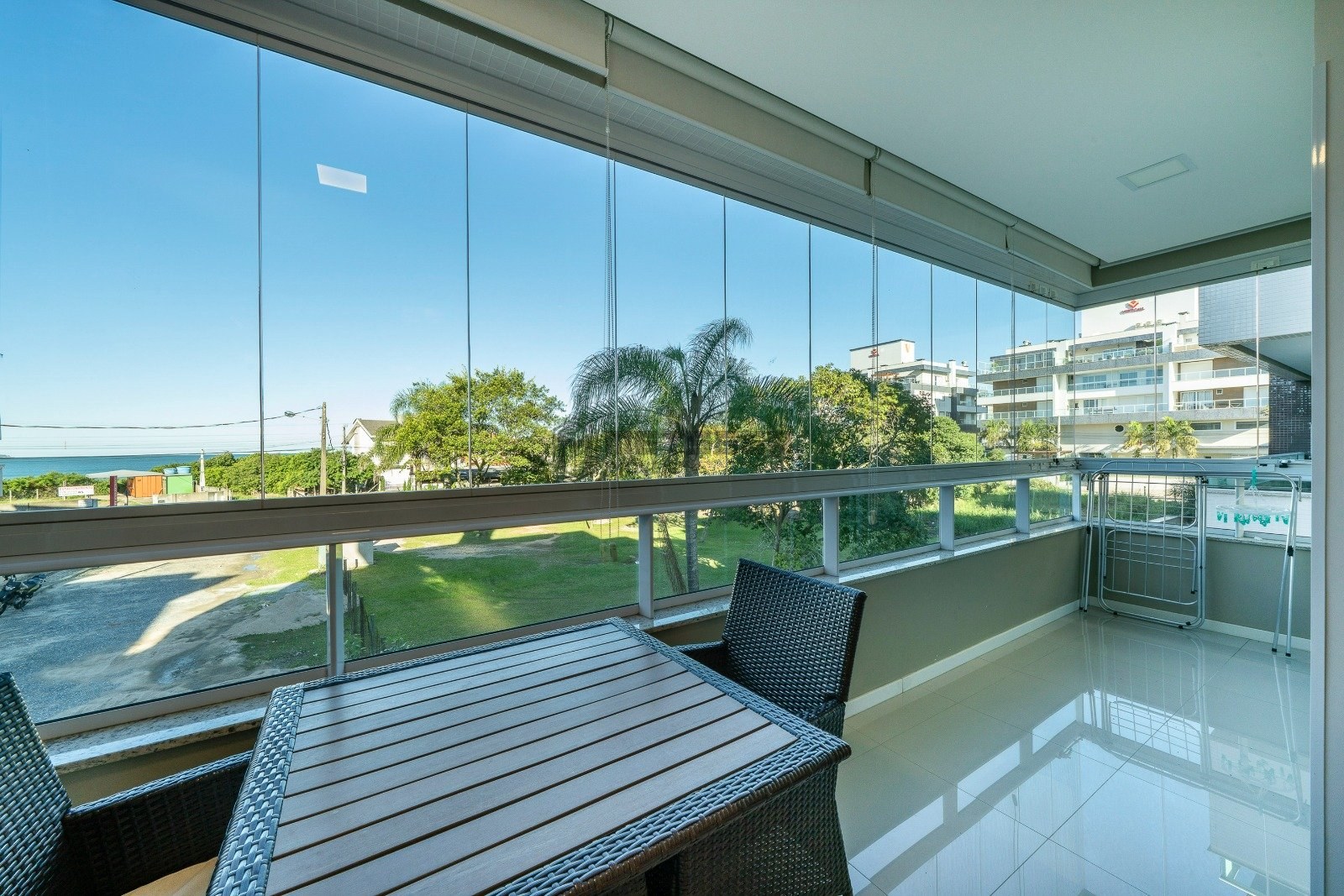 APARTAMENTO MOBILIADO A 150 METROS DO MAR EM MARISCAL – BOMBINHAS/SC