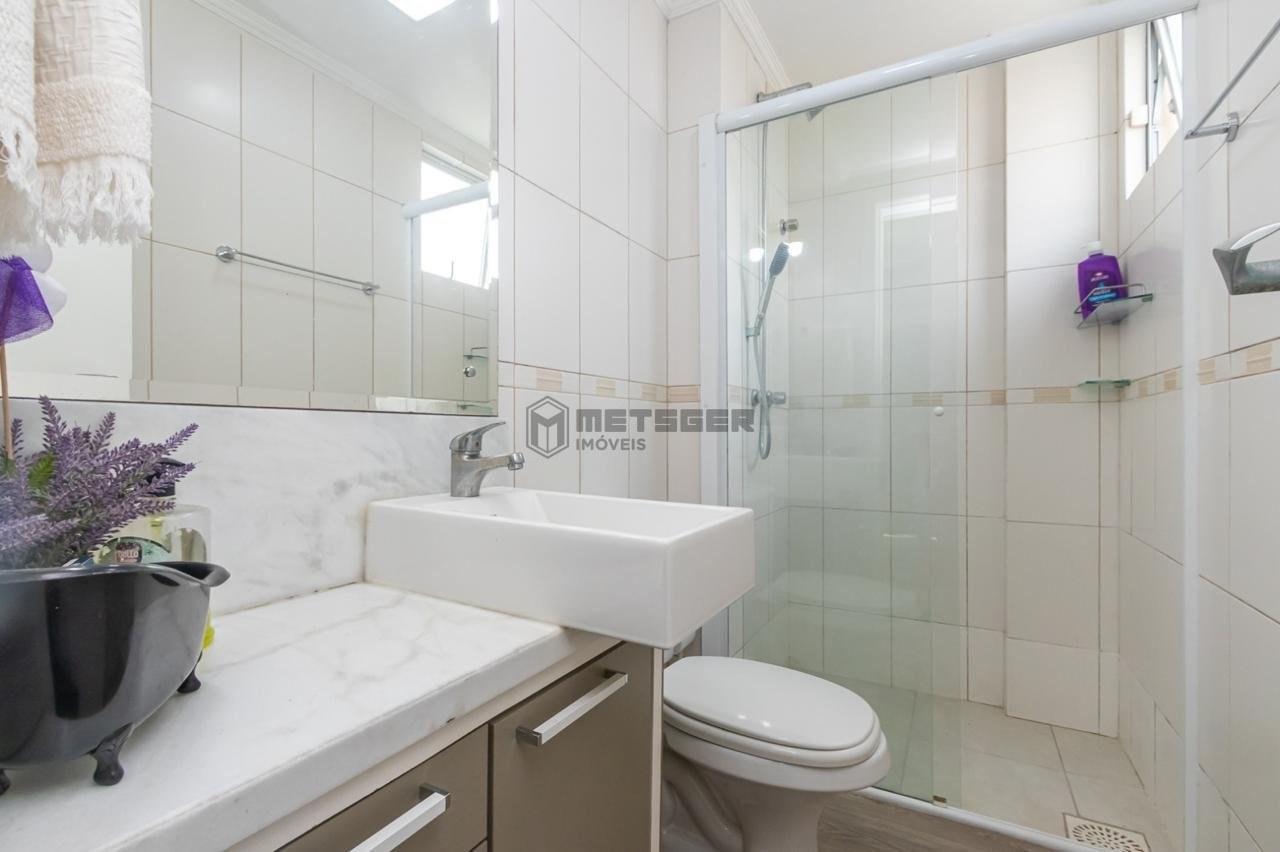 Apartamento Edif Ilma , Balneário Camboriú 2 suítes , 1 lavabo, 2 vagas de garagem, uma e uma excelente área externa.