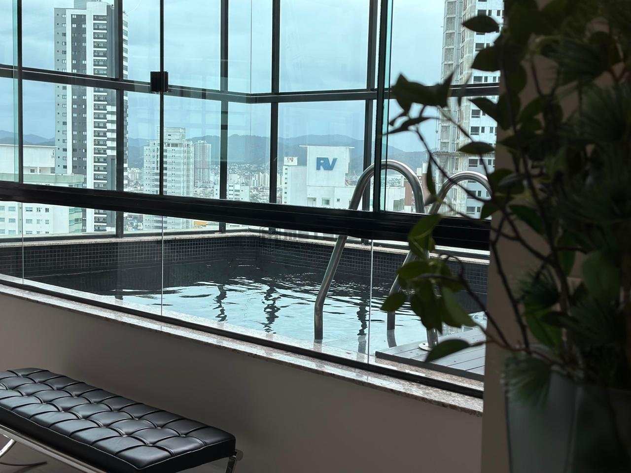 Apartamento Cobertura, Balneário Camboriú, excelente localização, 4 suites  vista Mar