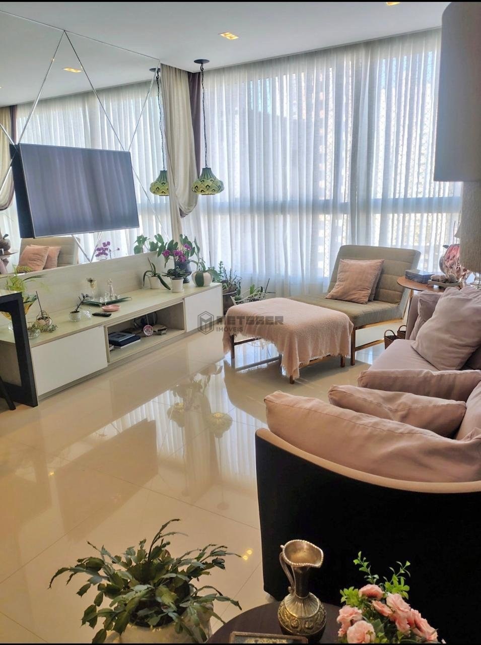 Apartamento Edif Sistina Tower, em Balneário Camboriú2 suítes , 4 dormitórios, 4 banheiros