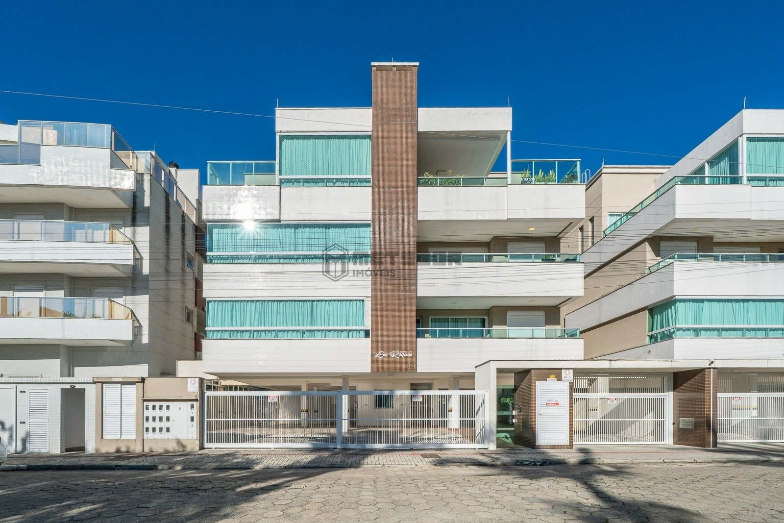 APARTAMENTO MOBILIADO A 150 METROS DO MAR EM MARISCAL – BOMBINHAS/SC