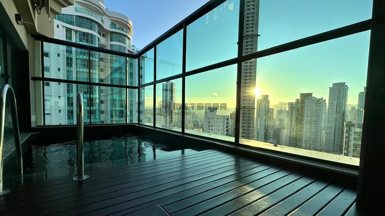 Apartamento Cobertura, Balneário Camboriú, excelente localização, 4 suites  vista Mar