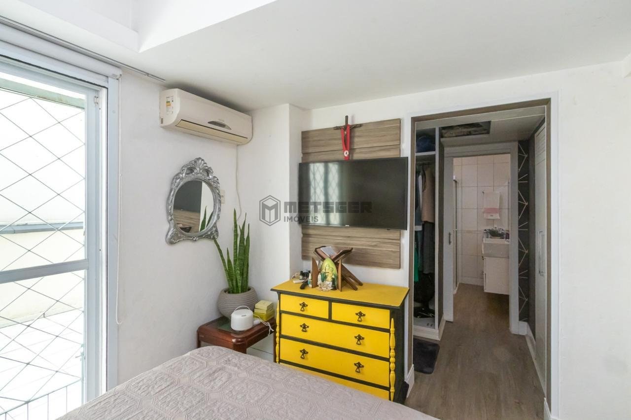 Apartamento Edif Ilma , Balneário Camboriú 2 suítes , 1 lavabo, 2 vagas de garagem, uma e uma excelente área externa.