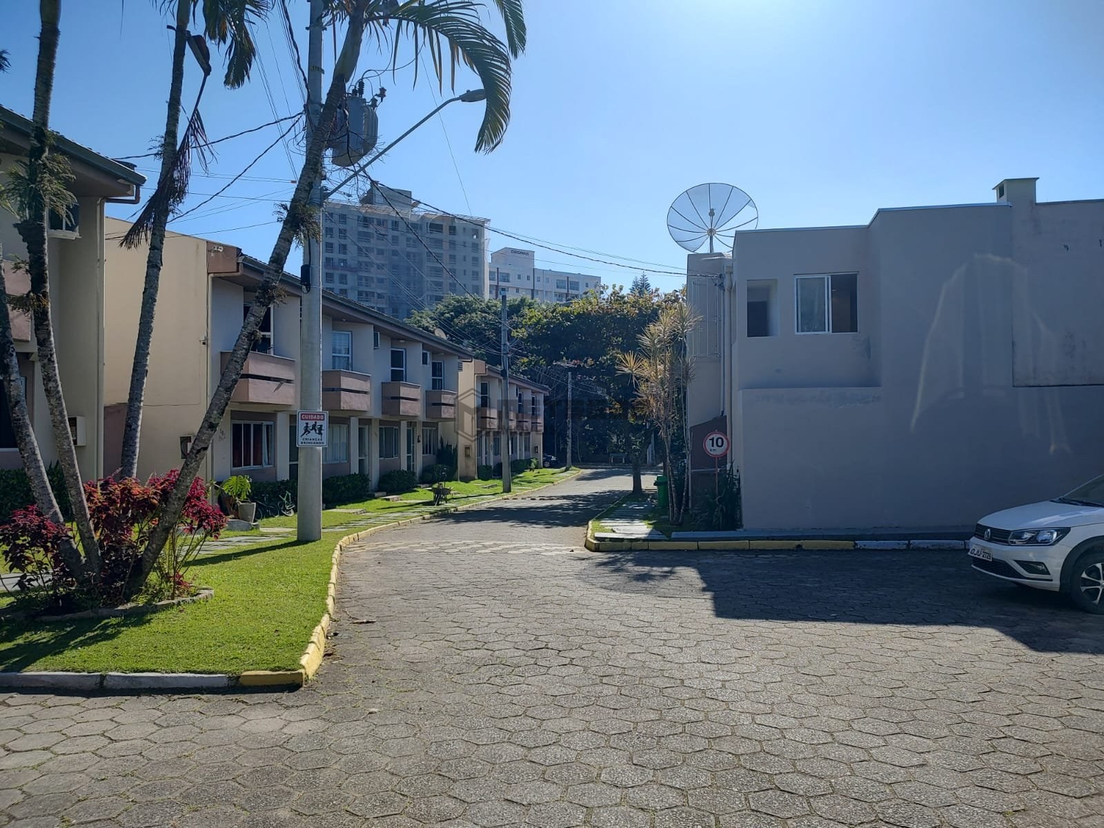 SOBRADO EM CONDOMÍNIO FECHADO NO ARIRIBÁ – CONFORTO, SEGURANÇA E QUALIDADE DE VIDA
