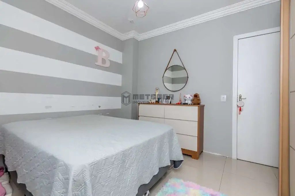 CASA AMPLA COM TERRENO ESPAÇOSO EM AREIAS – CONFORTO E ÓTIMA LOCALIZAÇÃO!