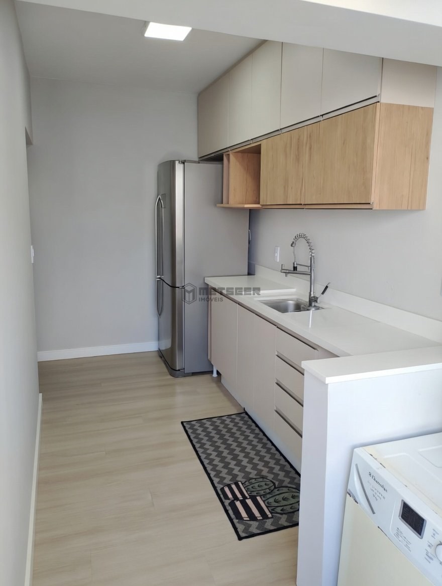APARTAMENTO REFORMADO, MOBILIADO E A 200 M DA PRAIA CENTRAL DE BALNEÁRIO CAMBORIÚ