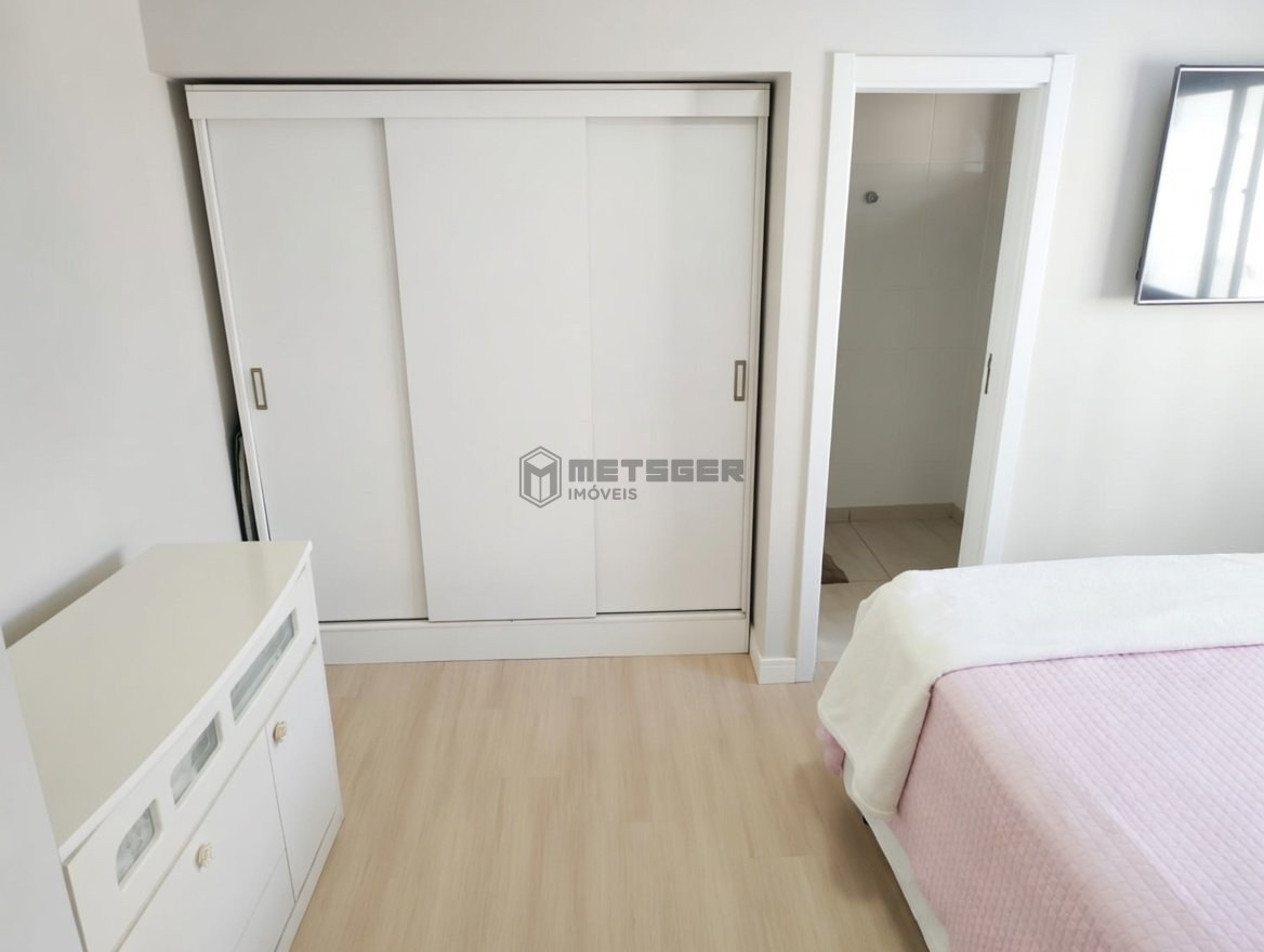 APARTAMENTO REFORMADO, MOBILIADO E A 200 M DA PRAIA CENTRAL DE BALNEÁRIO CAMBORIÚ