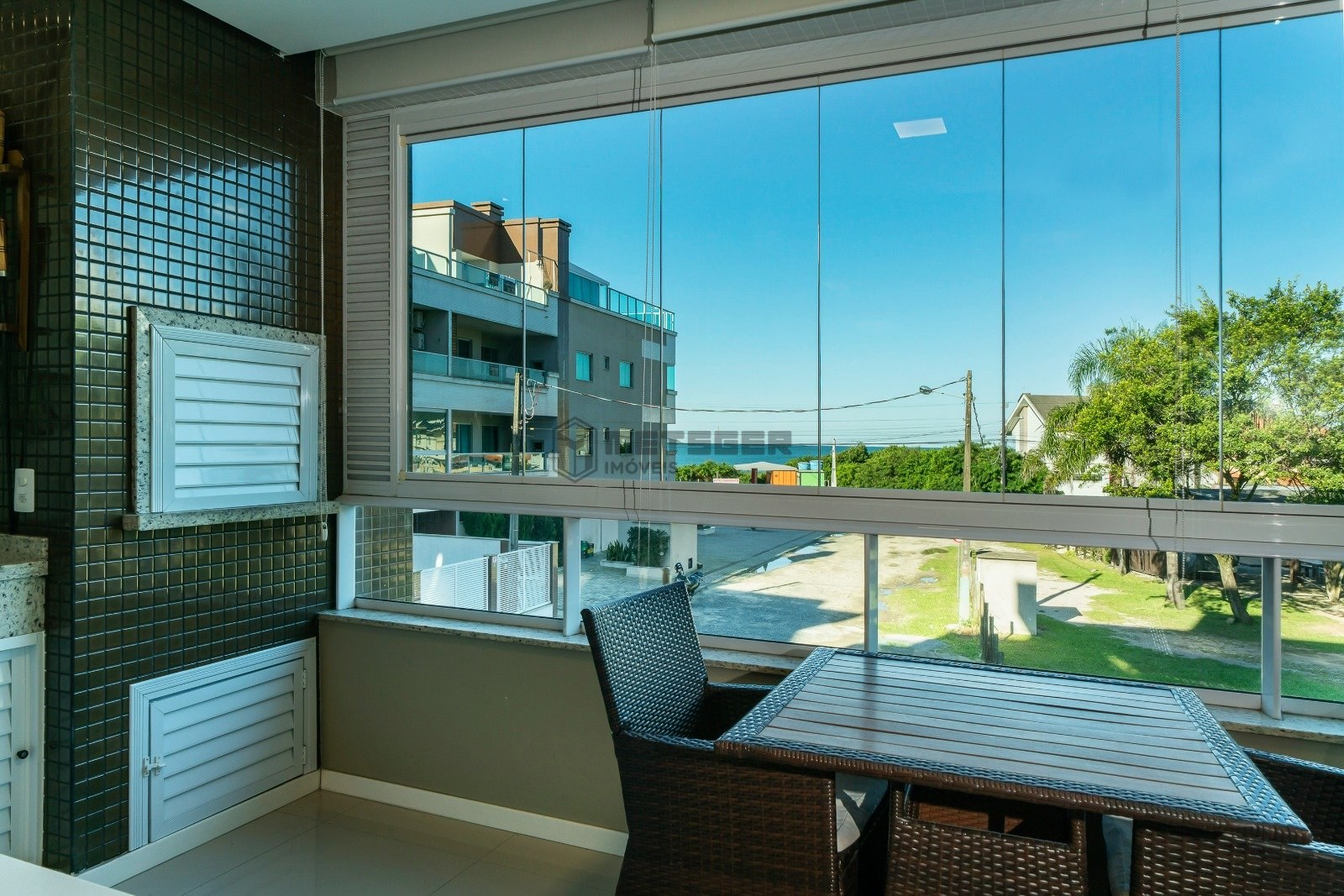 APARTAMENTO MOBILIADO A 150 METROS DO MAR EM MARISCAL – BOMBINHAS/SC