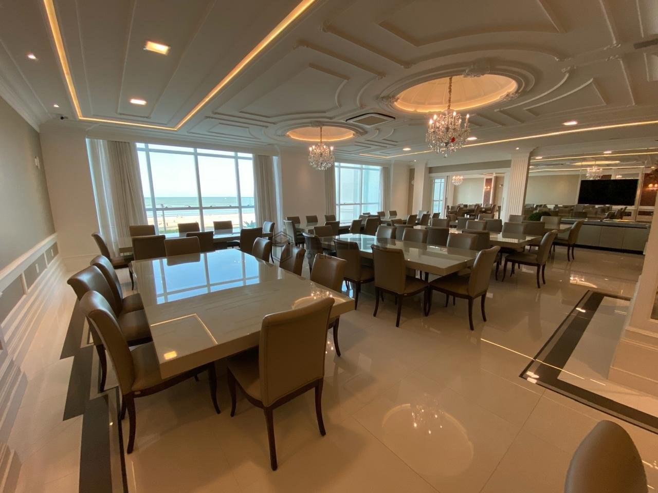 Apartamento Duplex, frente Mar em Balneário Camboriú, 6 suítes
