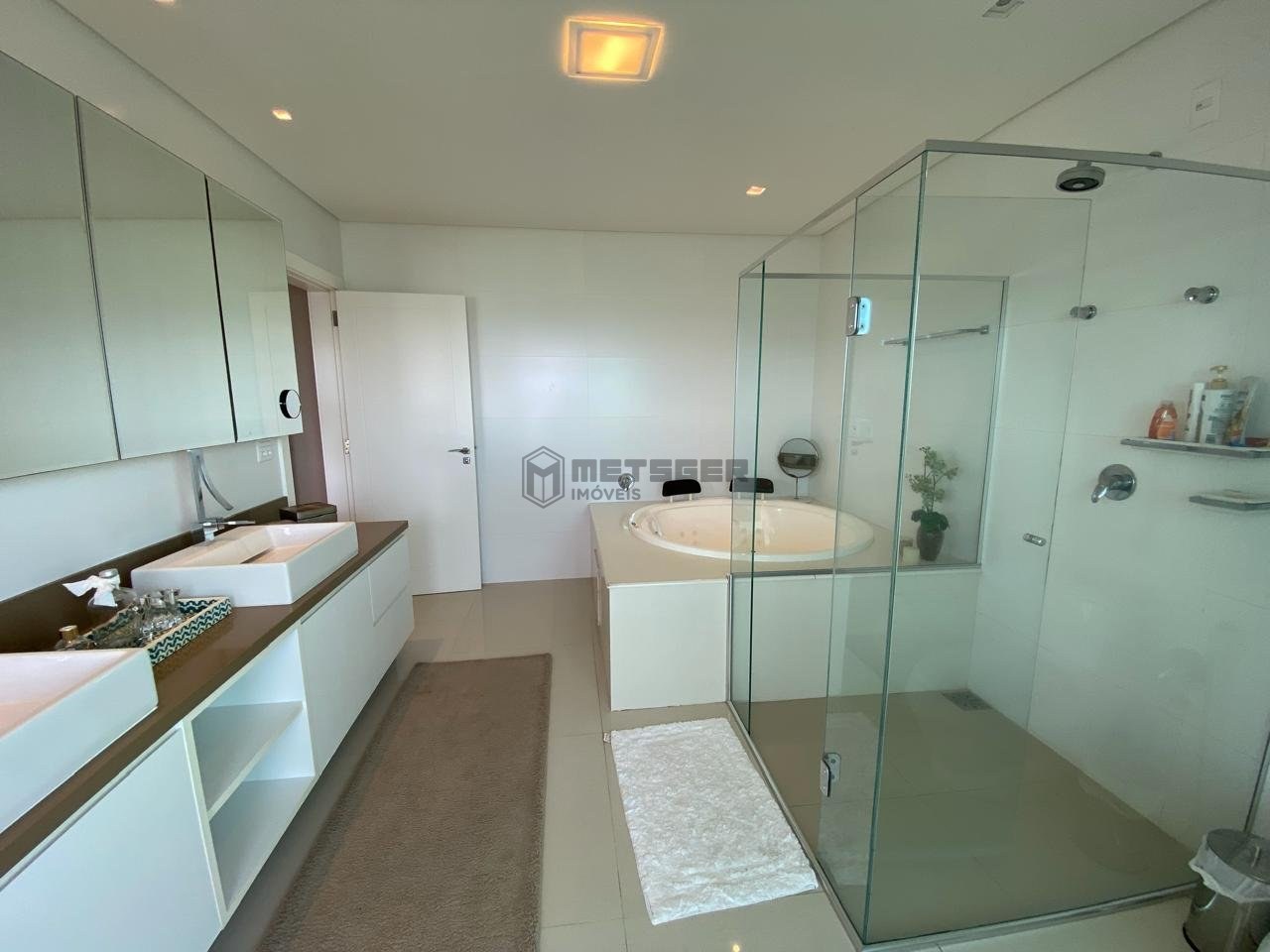 Apartamento Duplex, frente Mar em Balneário Camboriú, 6 suítes