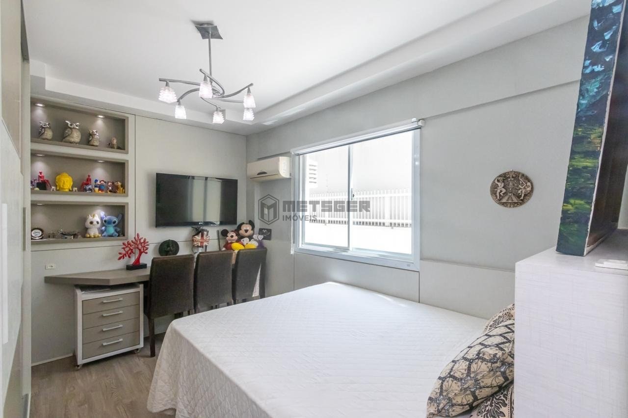 Apartamento Edif Ilma , Balneário Camboriú 2 suítes , 1 lavabo, 2 vagas de garagem, uma e uma excelente área externa.