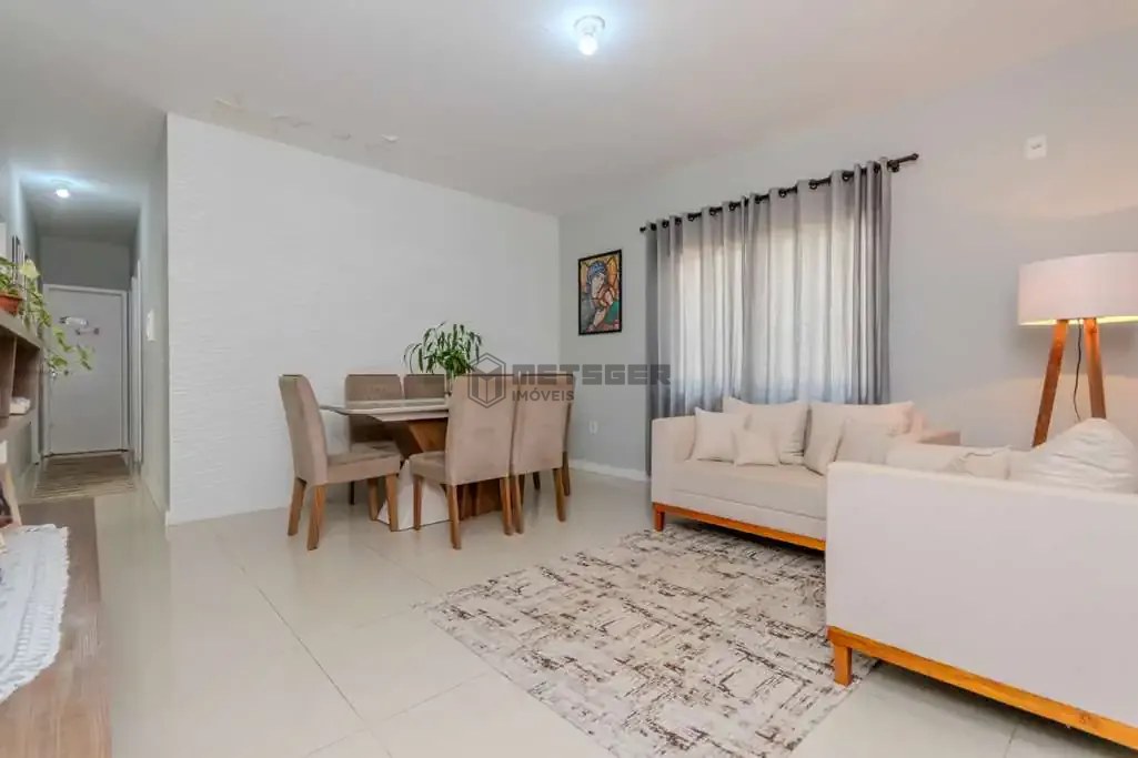 CASA AMPLA COM TERRENO ESPAÇOSO EM AREIAS – CONFORTO E ÓTIMA LOCALIZAÇÃO!