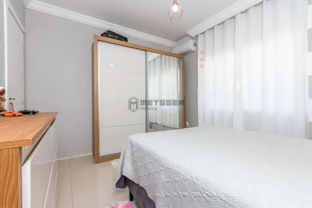 CASA AMPLA COM TERRENO ESPAÇOSO EM AREIAS – CONFORTO E ÓTIMA LOCALIZAÇÃO!