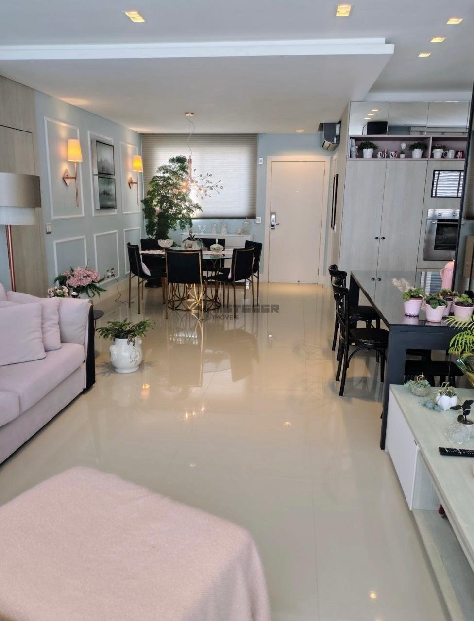 Apartamento Edif Sistina Tower, em Balneário Camboriú2 suítes , 4 dormitórios, 4 banheiros