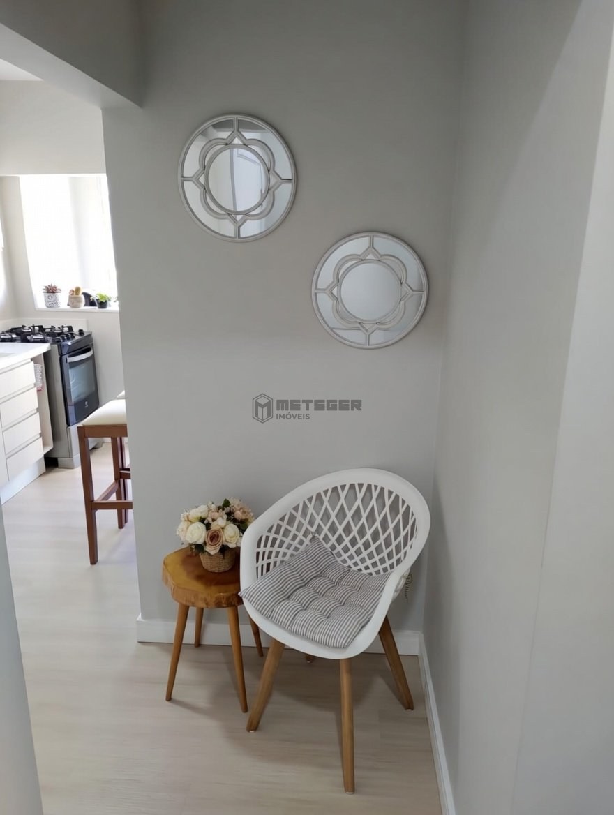 APARTAMENTO REFORMADO, MOBILIADO E A 200 M DA PRAIA CENTRAL DE BALNEÁRIO CAMBORIÚ