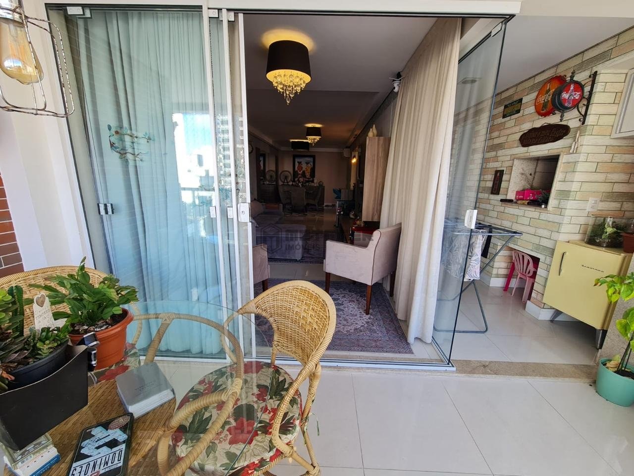 Apartamento Balneário Camboriú 3 suítes, 1 lavabo, 2 vagas de garagem no coração de Balneário Camboriú, ao lado do camelódromo.