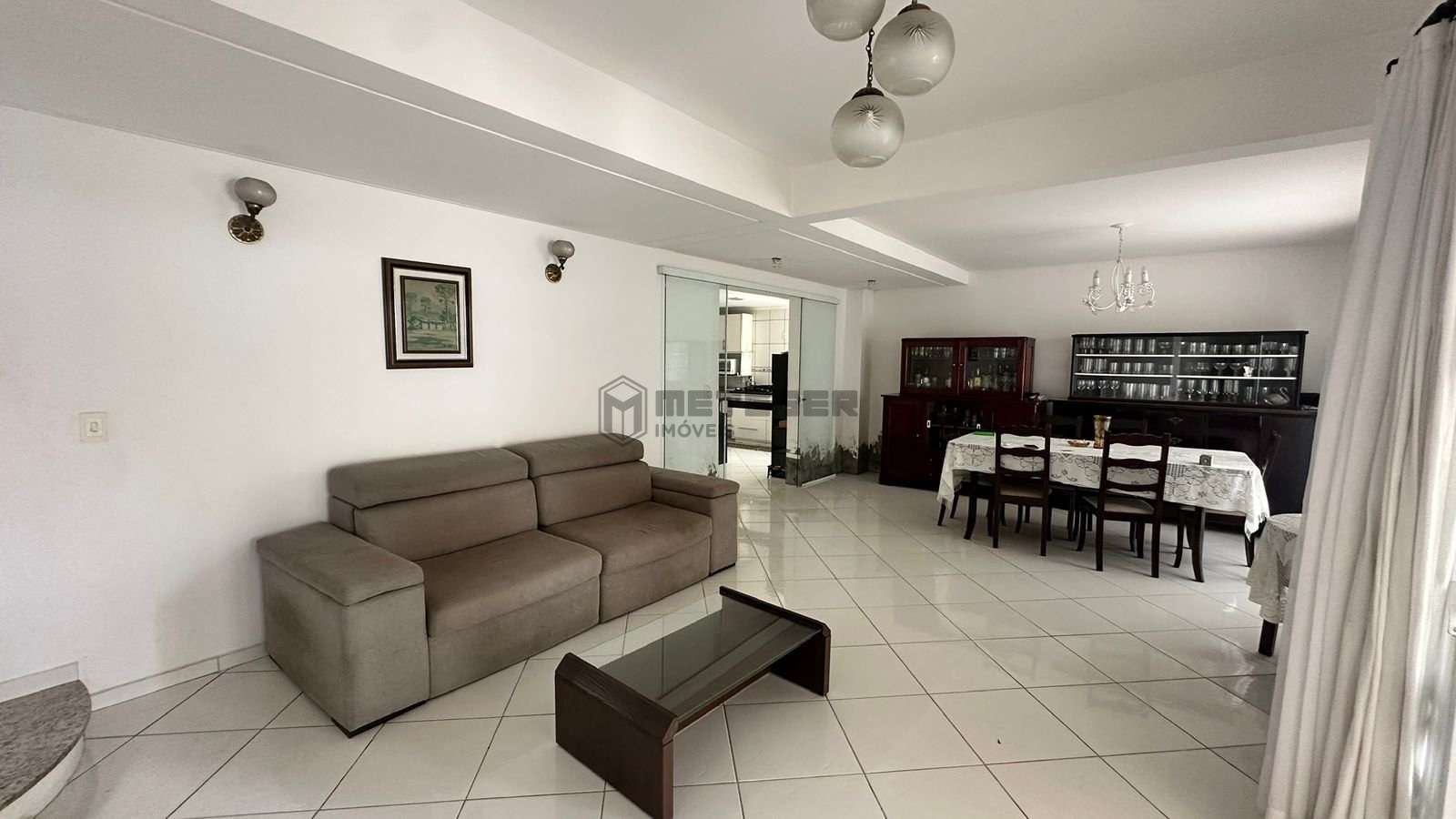Casa com piscina e 4 suítes no centro de Balneário Camboriú