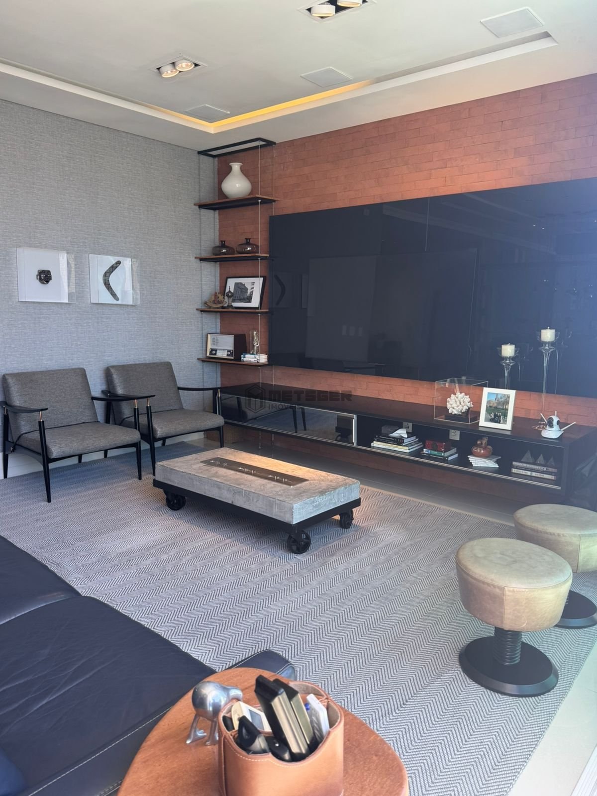 Apartamento Edif Ville Del Acqua em Balneário Camboriú com 3 suítes, 1 lavabo, 3 vagas e com vista para o mar.