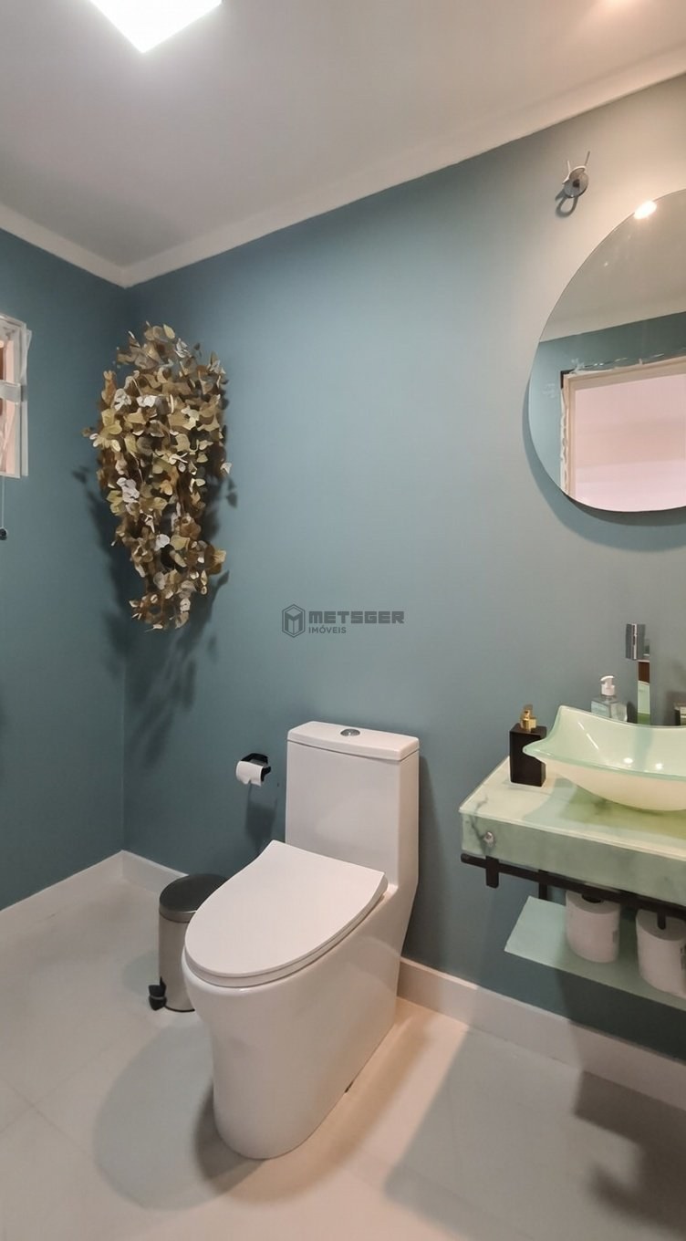 Casa com piscina e 4 suítes no centro de Balneário Camboriú
