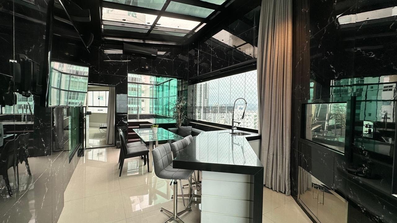 Apartamento Cobertura, Balneário Camboriú, excelente localização, 4 suites  vista Mar