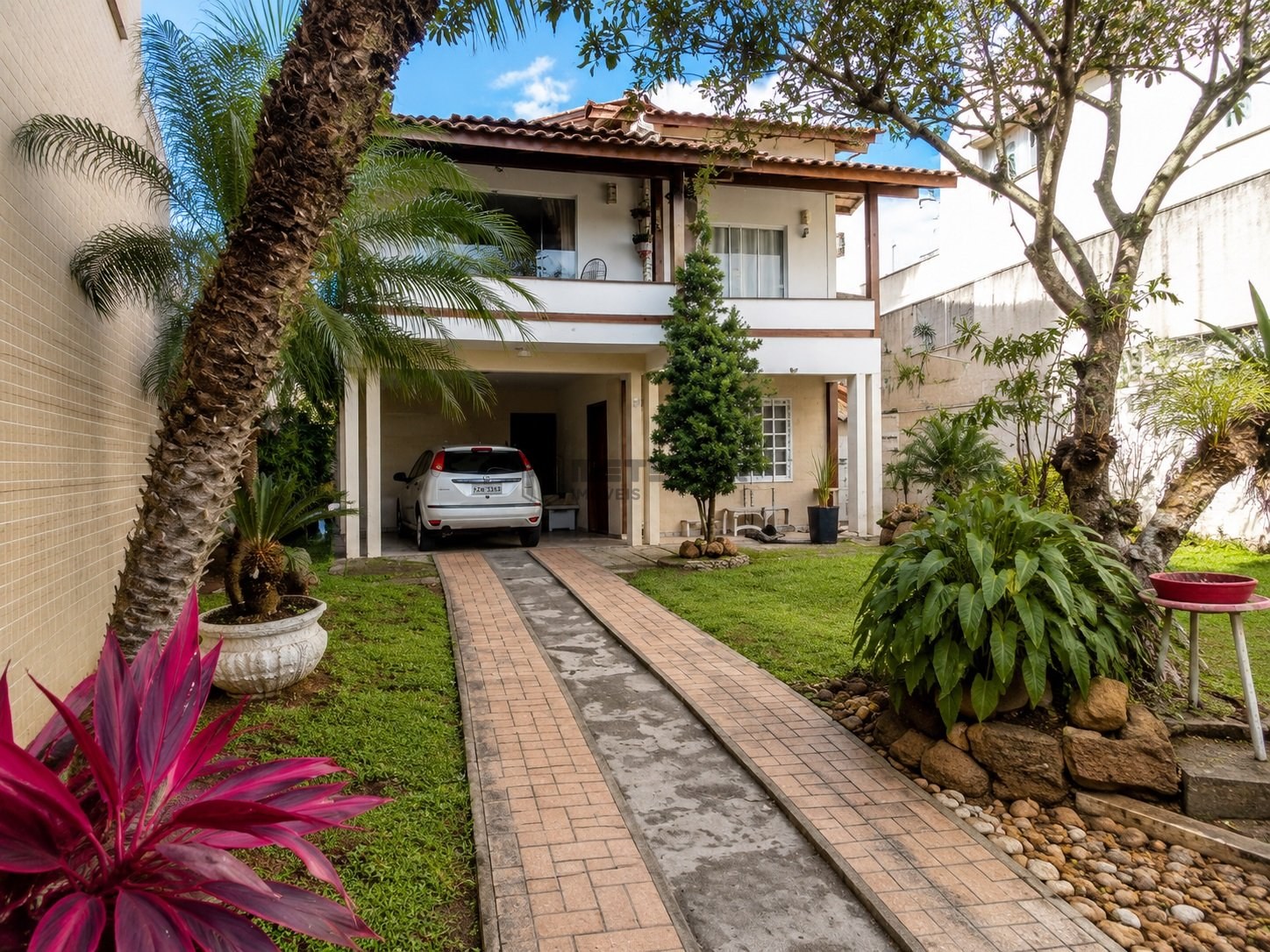 Casa Ampla com 2 Quartos, Suíte e 500m² de Terreno à Venda em Areias – Camboriú