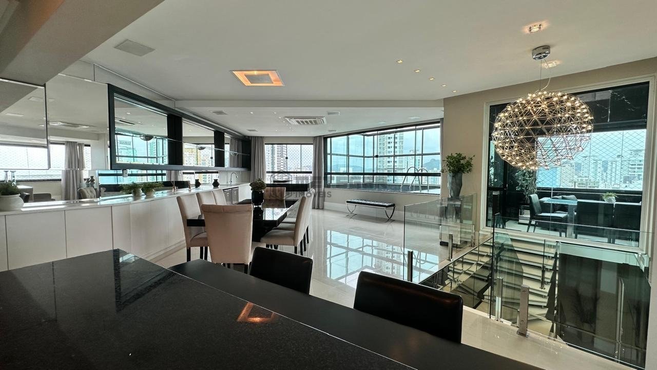 Apartamento Cobertura, Balneário Camboriú, excelente localização, 4 suites  vista Mar
