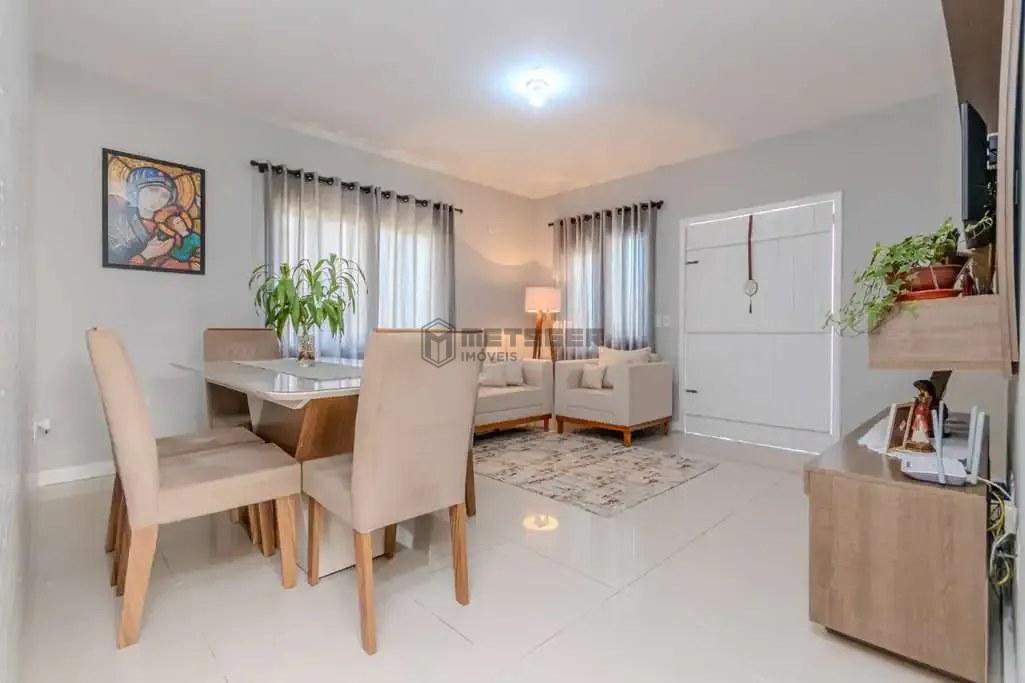 CASA AMPLA COM TERRENO ESPAÇOSO EM AREIAS – CONFORTO E ÓTIMA LOCALIZAÇÃO!